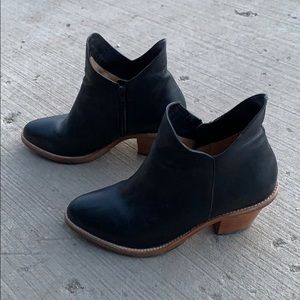 Poppy Barley Two Point Five Ankle Booties